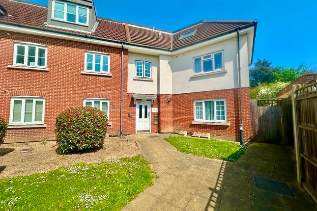 2-bed flat on Flat 14, Pemberley Apartments, Romford, £280,000