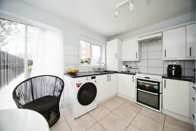 Terraced house for sale in Dunraven Avenue, Luton