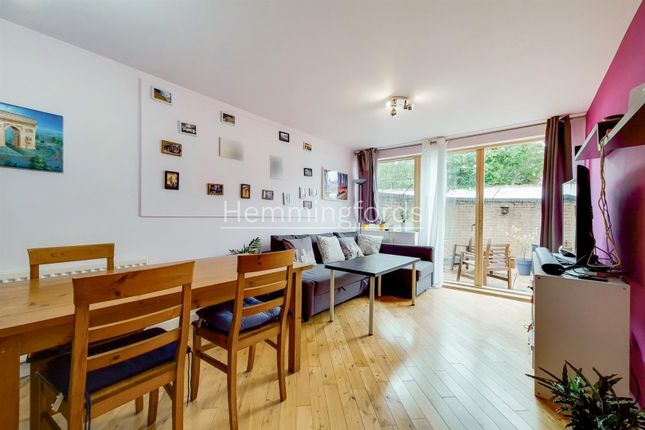 Flat for sale in Garwoods Lodge, Wood Green