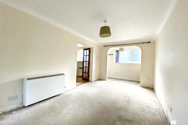 12, Manor Parade, Goodwick photo 3
