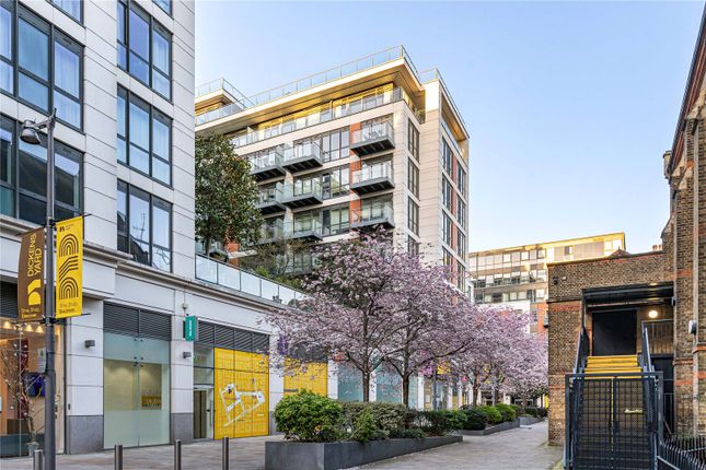Studio flat on 59 Belgravia House, Dickens Yard,, Longfield Avenue, London, £365,000