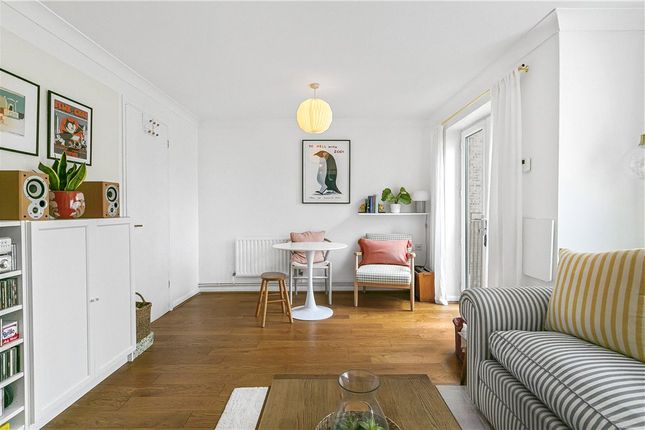 Flat for sale in Upper Richmond Road, London