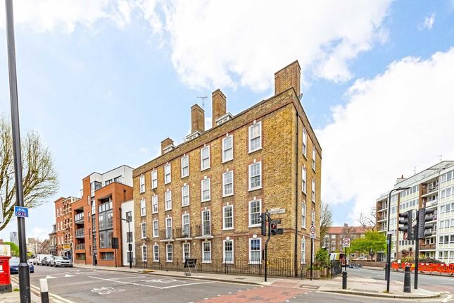 Thumbnail Flat to rent in Goldsmiths Row, London