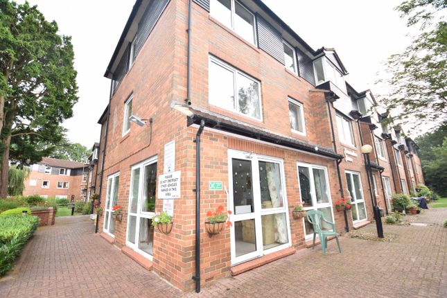 Flat to rent in Homecedars House, Elstree Road, Bushey Heath, Bushey, Hertfordshire