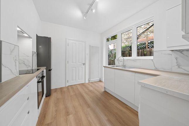 127, Carr Road, London photo 4