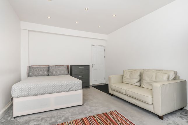 Beachcroft, Uxbridge Road, Uxbridge photo 2