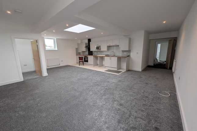 Flat 8, 10 Westmede Centre, Winsford Avenue, Coventry photo 2