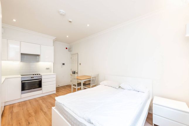 Studio to rent in Vincent Square, Westminster, London