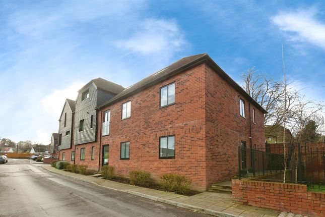 Flat for sale in Greatness Mill Court, Sevenoaks