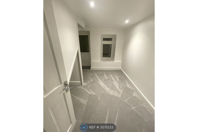4, Hatfield Road, Torquay photo 3