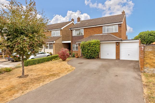 Thumbnail Detached house for sale in Upton Close, Luton, Bedfordshire