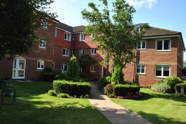 Flat for sale in Darkes Lane, Potters Bar