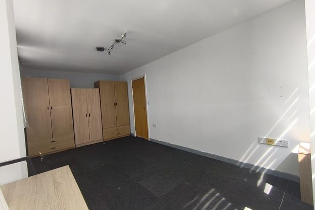 1-bed flat on 1a Priory Heights, Dunstable, £1,350/mo