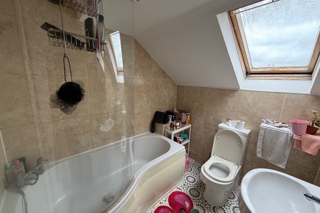 33, Newcastle upon Tyne photo 2