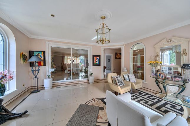 10, Hartsbourne Road, Bushey photo 3