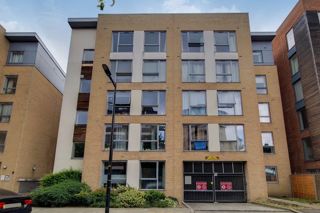 Thumbnail Flat to rent in Peckham Grove, London