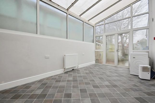 10 Stanwell Road, Ashford, Sunbury photo 5