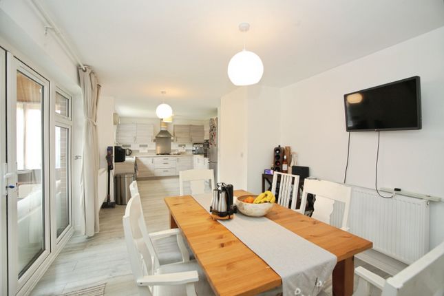 2, Castle Way, Newport photo 2
