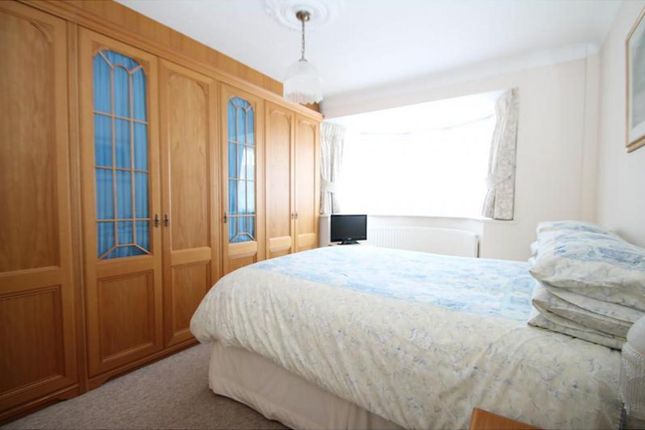 Montrose Close, Ashford photo 4