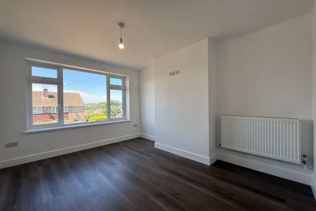 22, Glan Dulais, Swansea photo 3