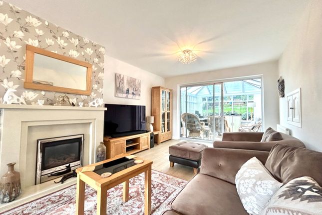 24, High Arcal Drive, Dudley photo 2