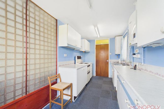 2 Poplar Drive, Wrexham photo 4