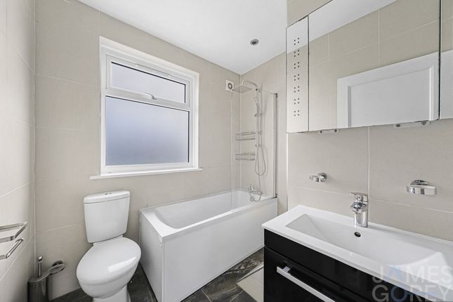 14, Finchley Close, Dartford photo 4
