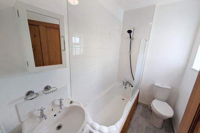 2, New Barlborough Close, CHESTERFIELD photo 3