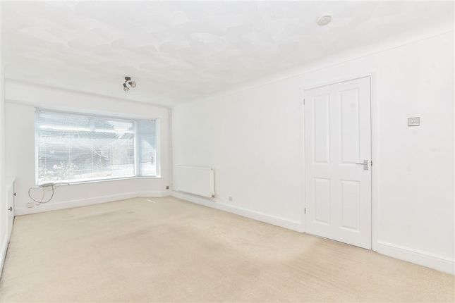 Willow Tree Avenue, Waterlooville photo 3
