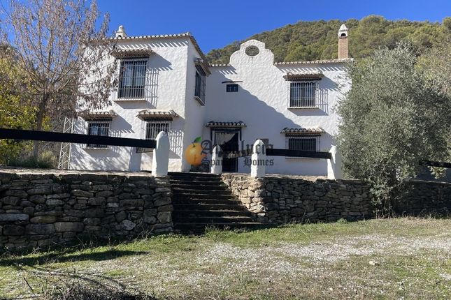 Villa for sale in Ds Extrarradio 18270, Montefrio, Granada