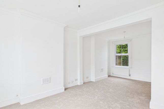 29, Chapel Park Road, Surrey photo 2