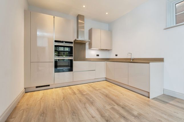 Flat 3, 41 Woodcote Valley Road, Purley photo 4
