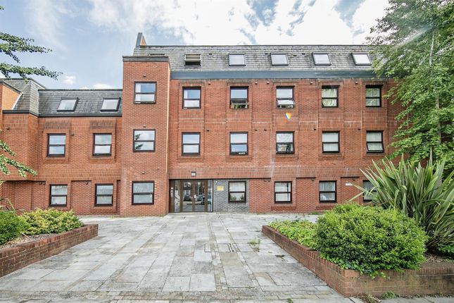 Flat for sale in Cromwell Square, Ipswich