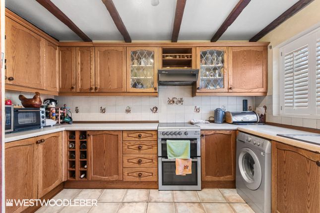 10, Caxton Road, Hoddesdon photo 4