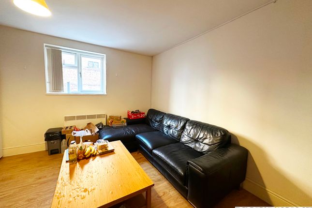 Flat to rent in Flat, Welford Road, Leicester