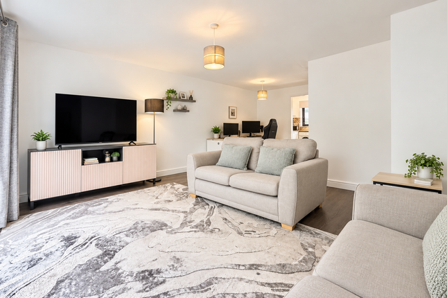 5, Acorn Crescent, Larbert photo 4