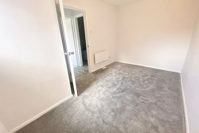 Flat to rent in High Street, Tring