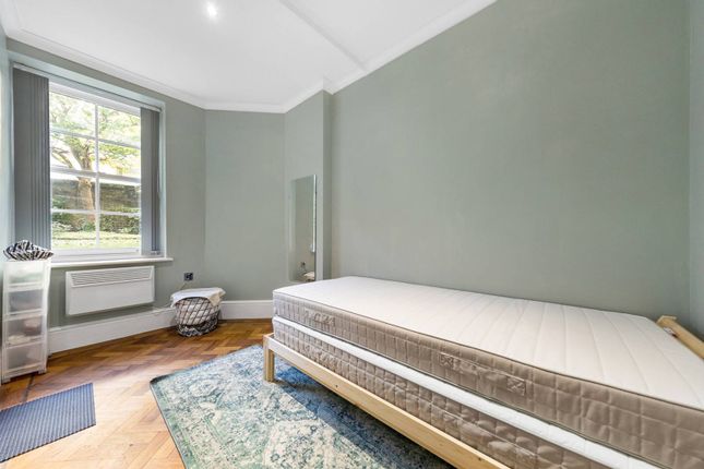 Flat to rent in Mall Chambers, Kensington, London