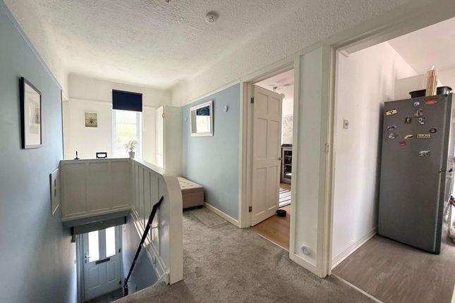 44 Springfield Road, Sale photo 2