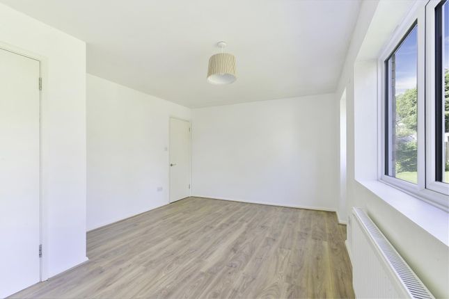 Flat to rent in Tower Road, Tadworth