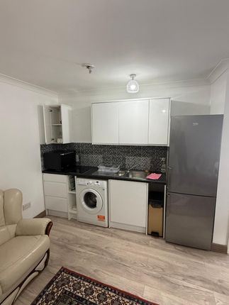 94 morton way, Arnos Grove, London photo 4