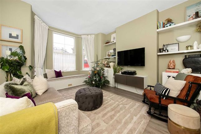 Flat for sale in Loampit Hill, London