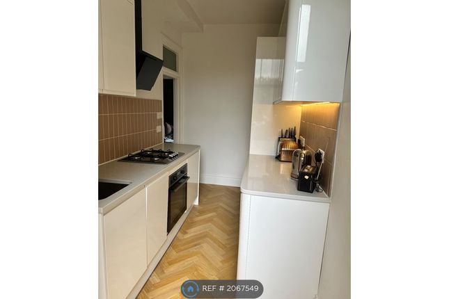 Flat to rent in Lascotts Road, London