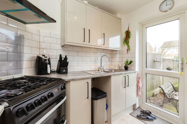 16, Picasso Place, Aylesbury photo 3