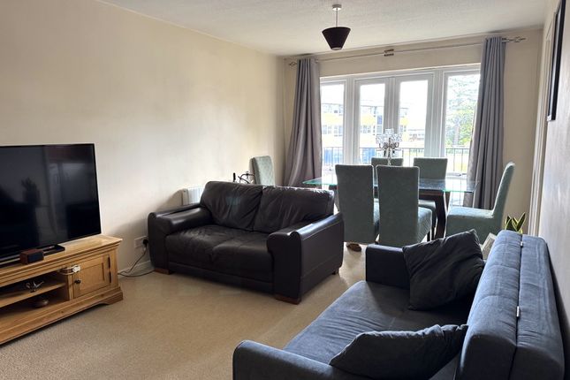 16, The Rowans, Woking photo 3