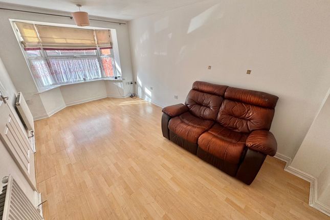 2 Clarkson Close, Nuneaton photo 4