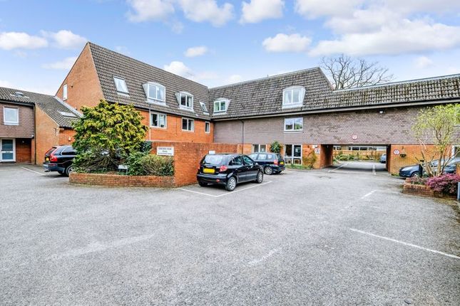 Thumbnail Flat for sale in Homegreen House, Haslemere