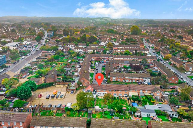 55 Fullers Mead, Harlow photo 3