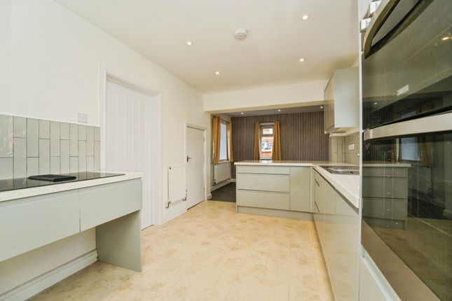 2, Lime Avenue, Worcestershire photo 3