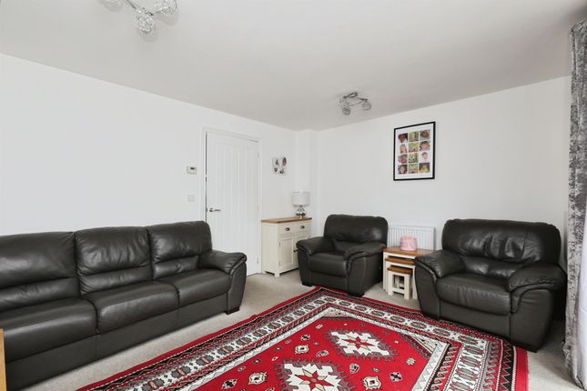 28, Winder Avenue, Sheffield photo 4